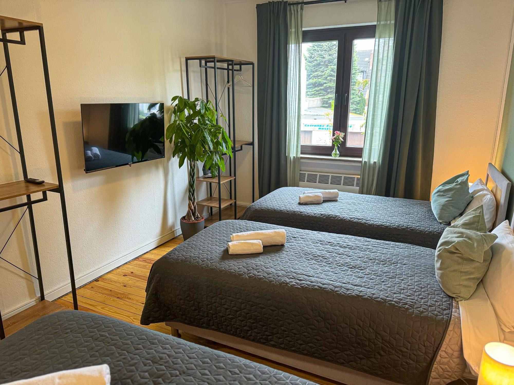 Immostay #8 - Haus Fuer 13 Personen Mit 7 Zimmer - Grosser Garten & Grill, Free Parking, Wlan BRE Eksteriør billede
