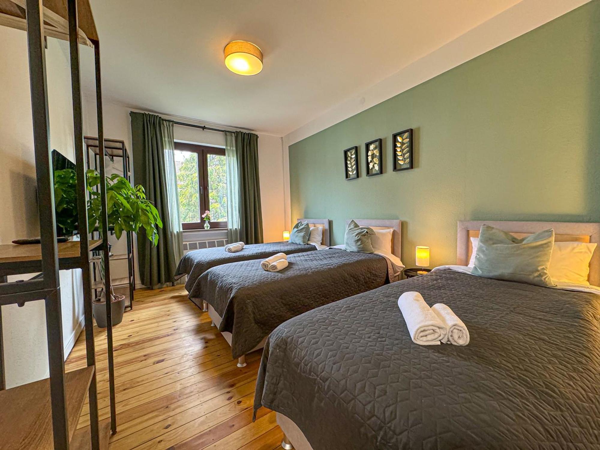 Immostay #8 - Haus Fuer 13 Personen Mit 7 Zimmer - Grosser Garten & Grill, Free Parking, Wlan BRE Eksteriør billede