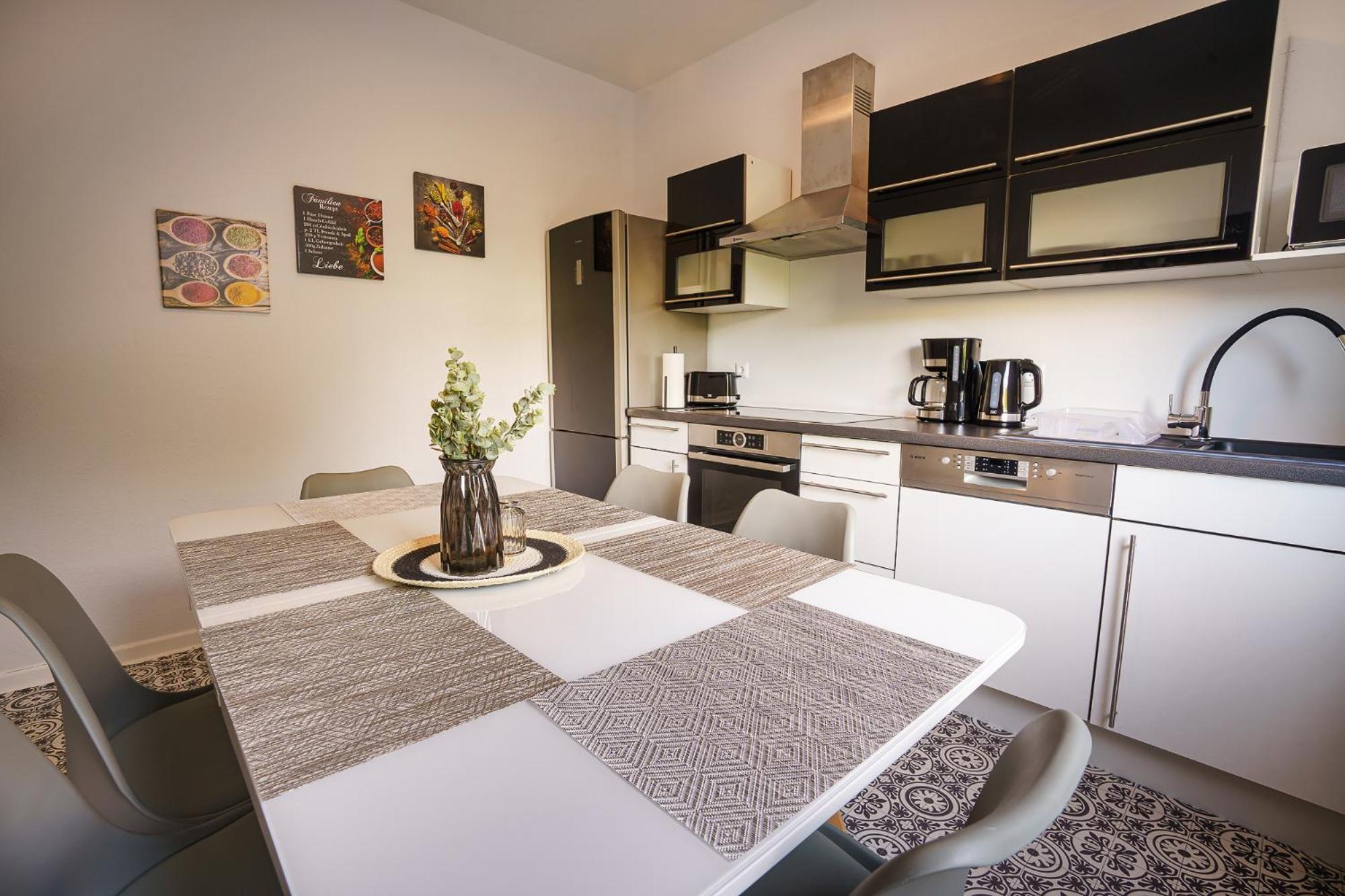 Immostay #8 - Haus Fuer 13 Personen Mit 7 Zimmer - Grosser Garten & Grill, Free Parking, Wlan BRE Eksteriør billede