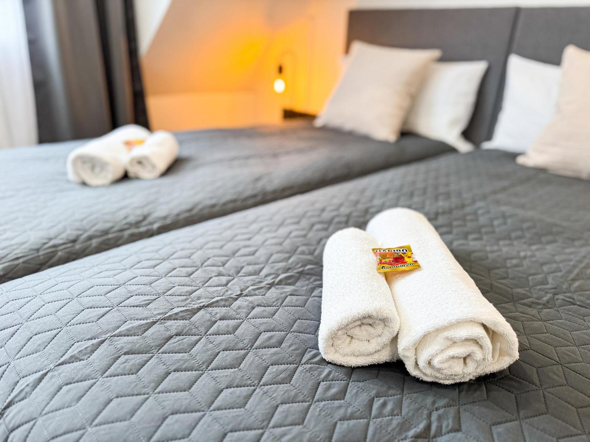Immostay #8 - Haus Fuer 13 Personen Mit 7 Zimmer - Grosser Garten & Grill, Free Parking, Wlan BRE Eksteriør billede